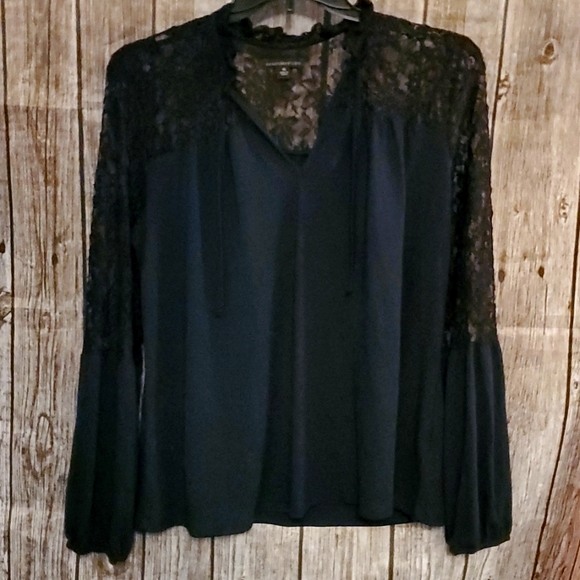 Lacey v-neck blouse - Picture 1 of 7